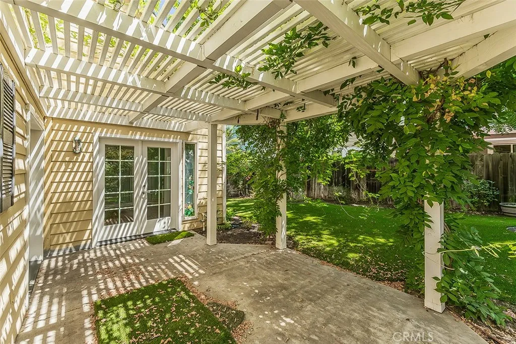 1094 E Monticello Circle, Fresno, California 93720 home-pic-44